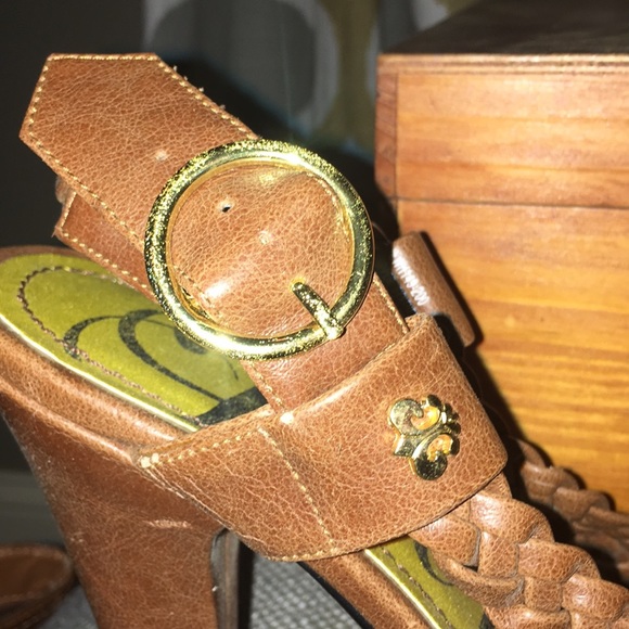 Dereon Brown Heels - Picture 3 of 4